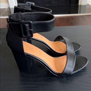 Nicole Miller Black Strapped Sandal *Never Worn*